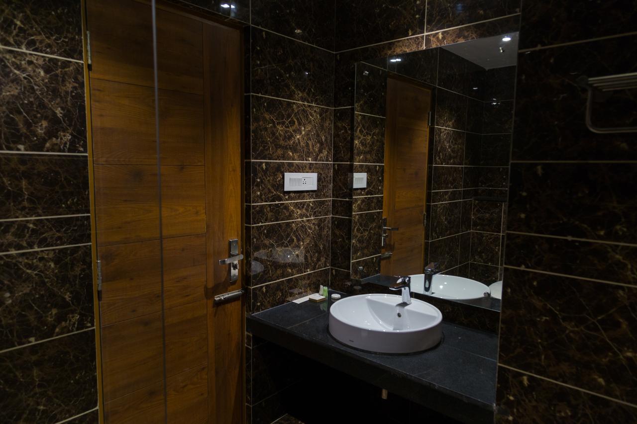 Hotel Hills Tirupattur Tiruppatur Kültér fotó